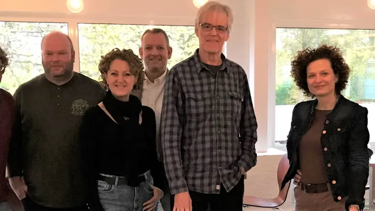 Team van Aura met Nina Nannini algemeen directeur van NBD Biblion