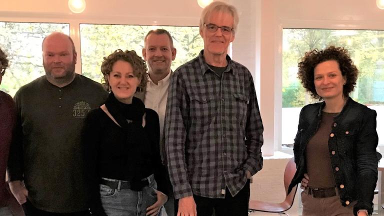 Team van Aura met Nina Nannini algemeen directeur van NBD Biblion